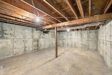 7060 W Crestwood Drive Delphi IN 46923