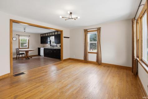 402 S Walnut Street Huntingburg IN 47542