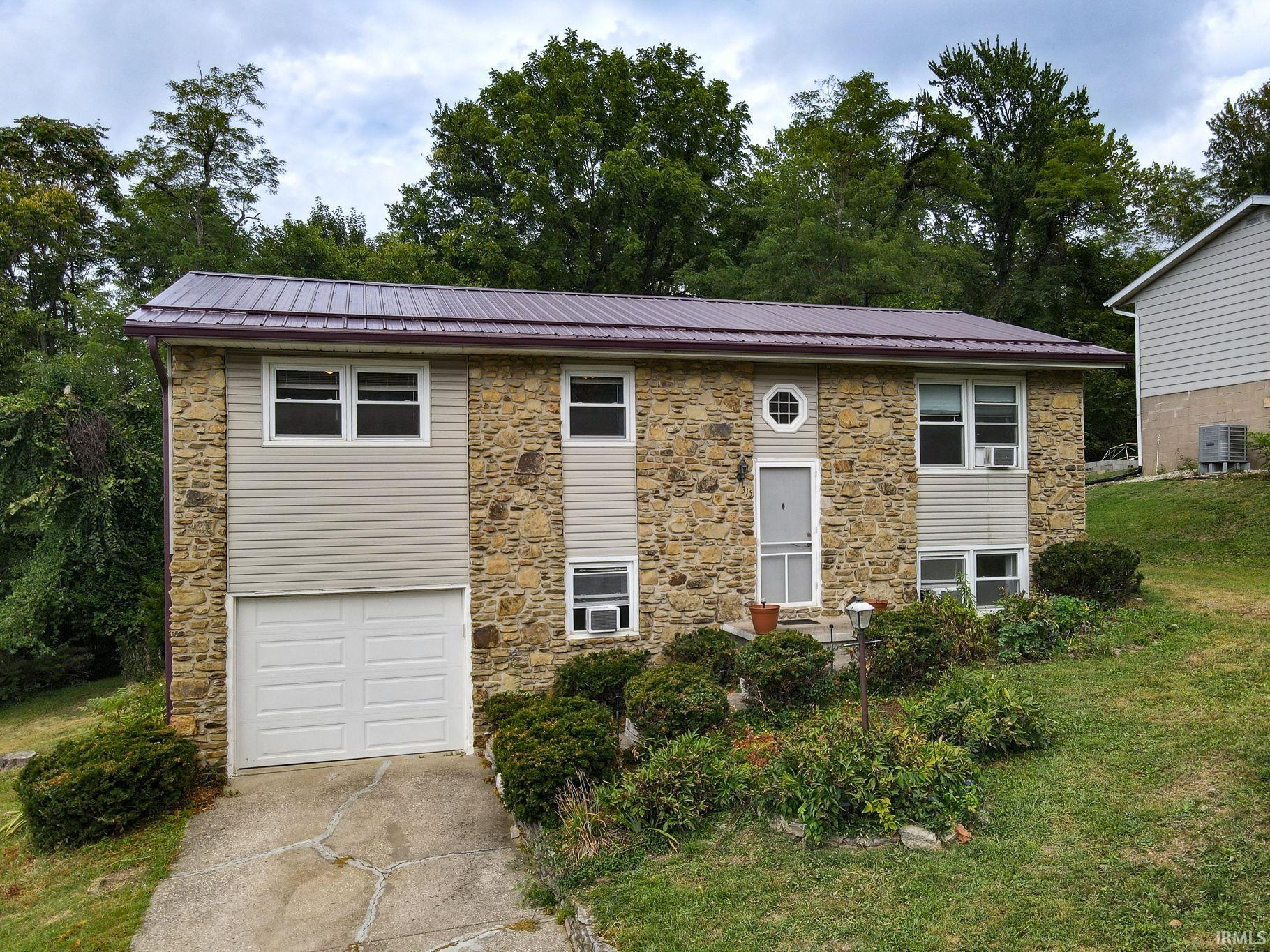 315 N Chandler Drive Ellettsville IN 47429
