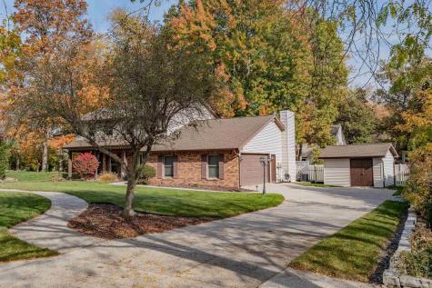 1927 Candlewick Court Fort Wayne IN 46804