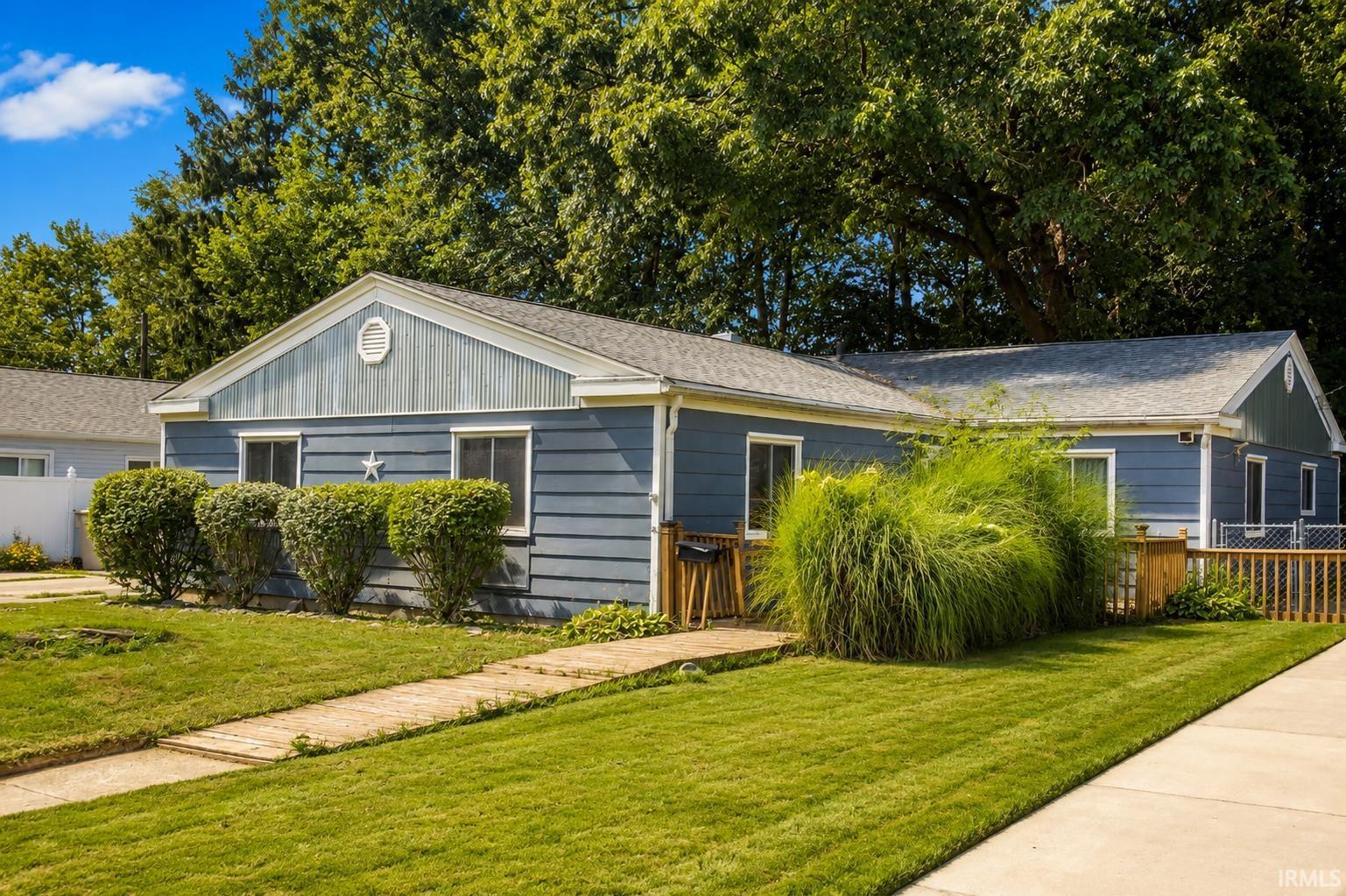 1917 Malvern Way South Bend IN 46614