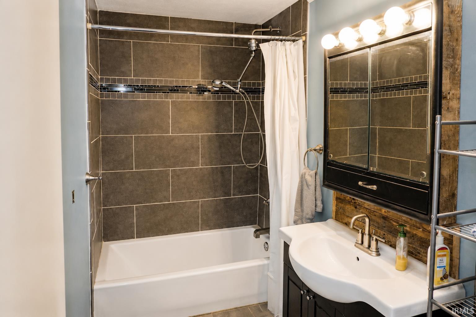 1917 Malvern Way South Bend IN 46614