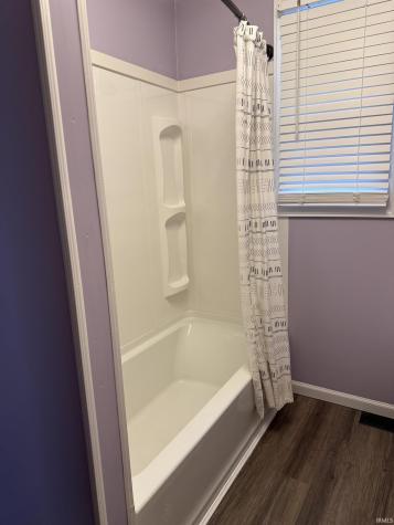 539 E St NE Linton IN 47441