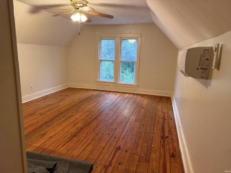 539 E St NE Linton IN 47441