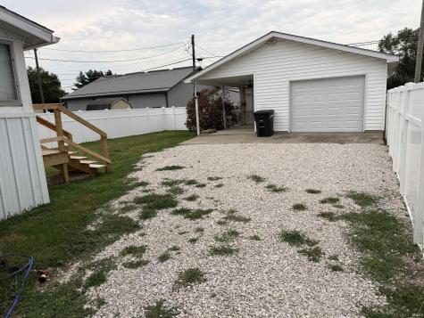 539 E St NE Linton IN 47441