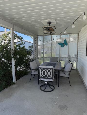 539 E St NE Linton IN 47441