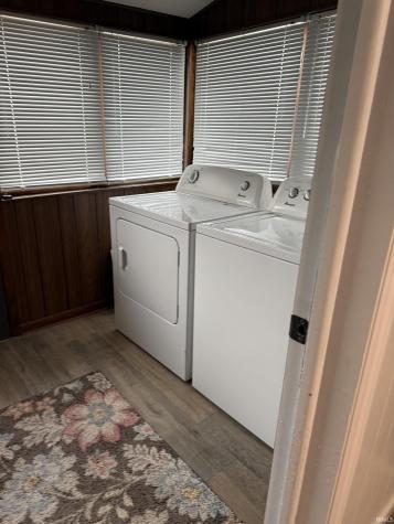 539 E St NE Linton IN 47441