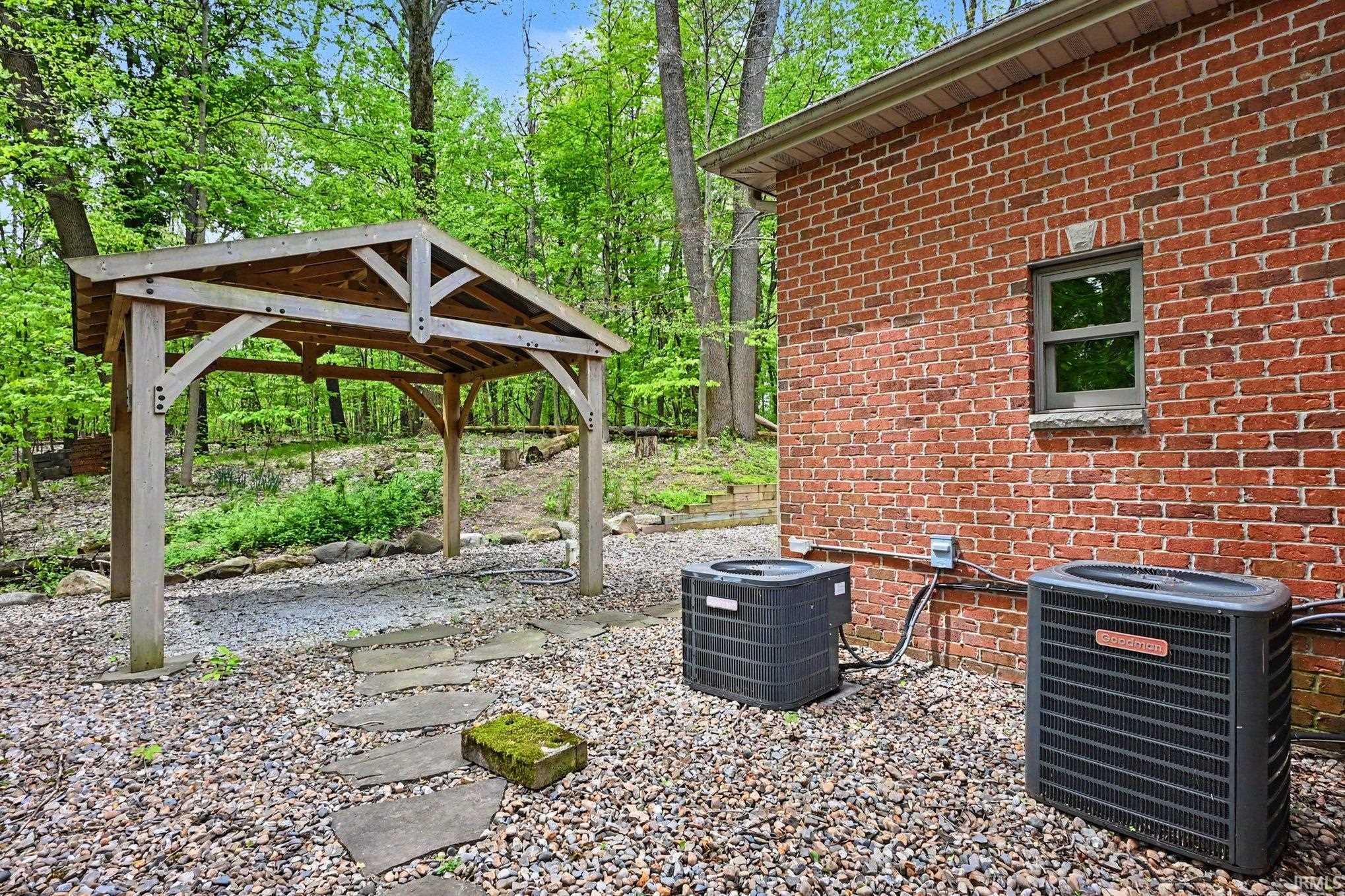 8265 E Walnut Ridge New Carlisle IN 46552