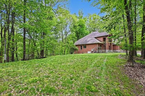8265 E Walnut Ridge New Carlisle IN 46552