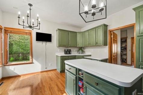 51823 Westwood Forest South Bend IN 46628
