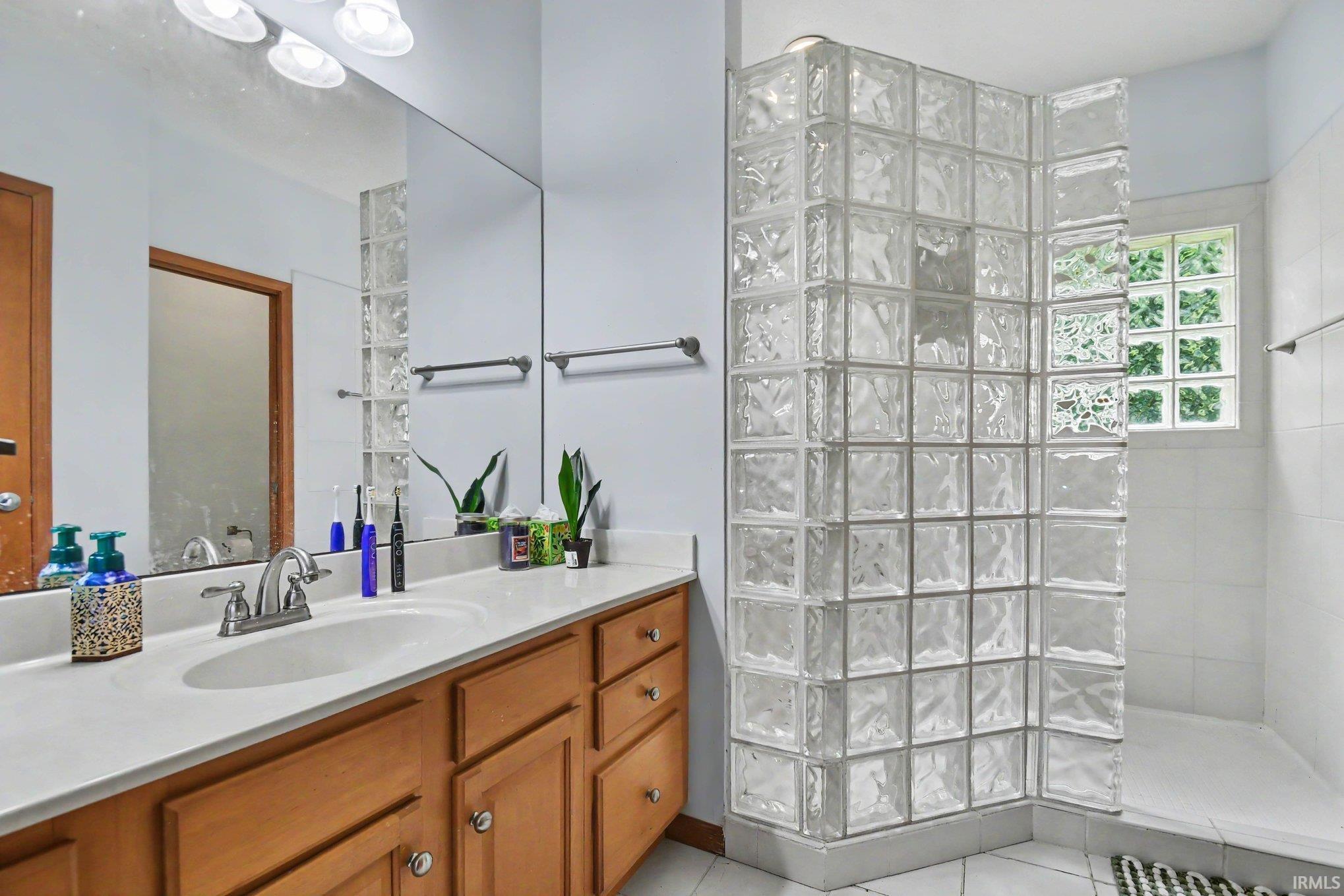 51823 Westwood Forest South Bend IN 46628