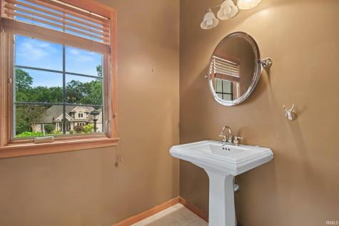 51823 Westwood Forest South Bend IN 46628