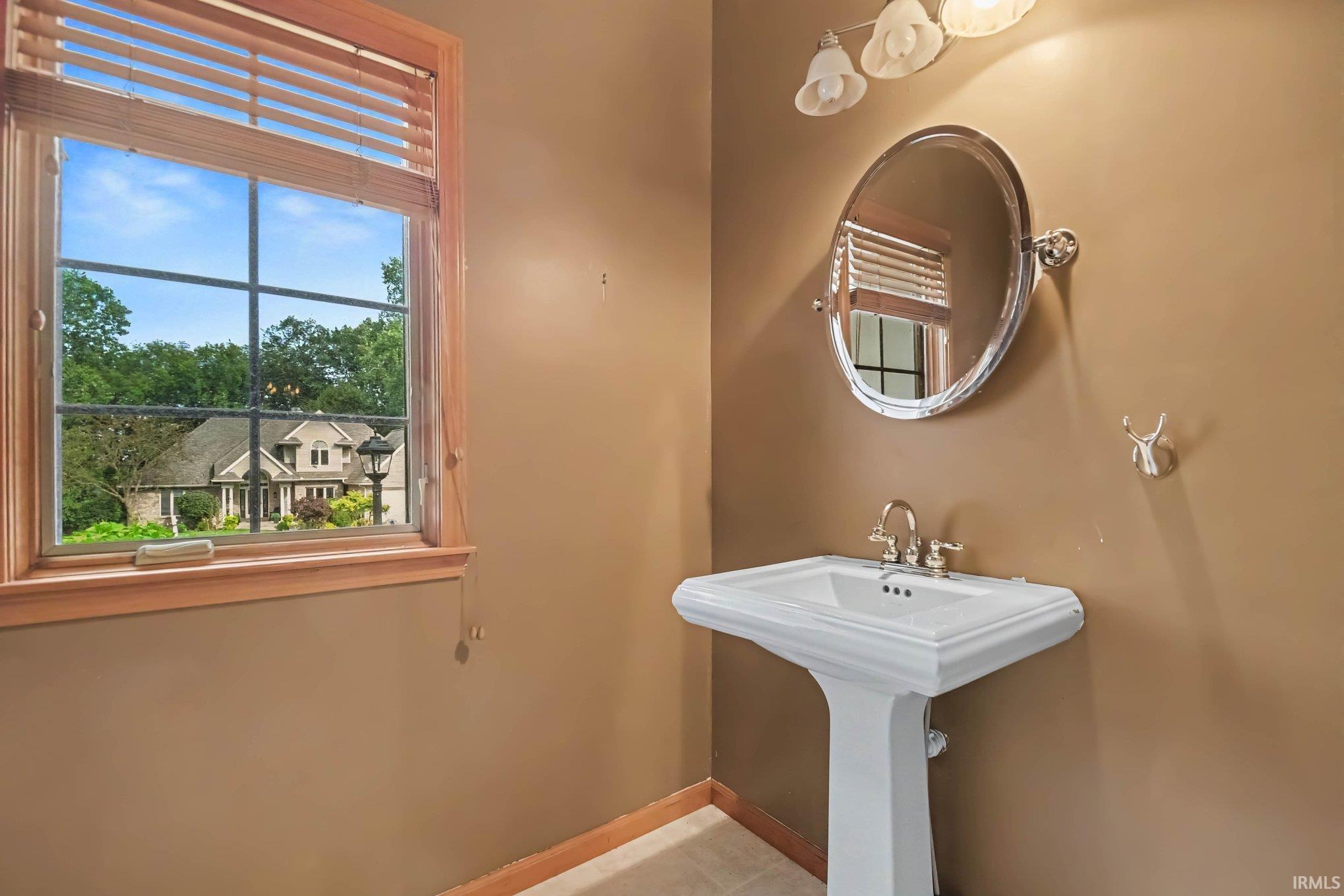 51823 Westwood Forest South Bend IN 46628