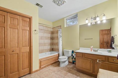 51823 Westwood Forest South Bend IN 46628