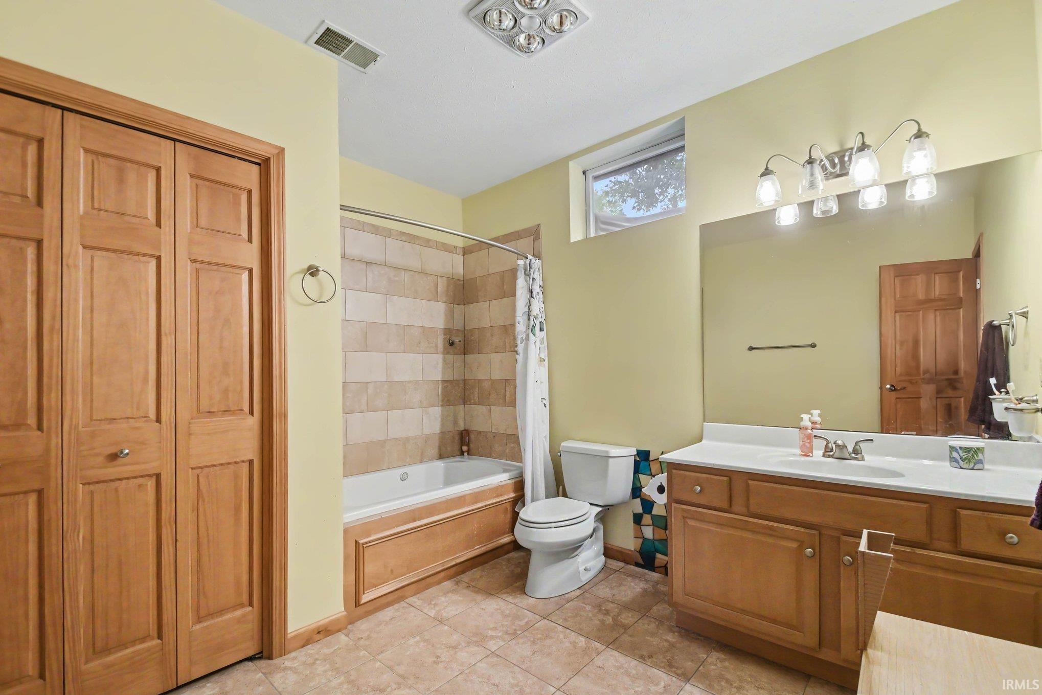 51823 Westwood Forest South Bend IN 46628