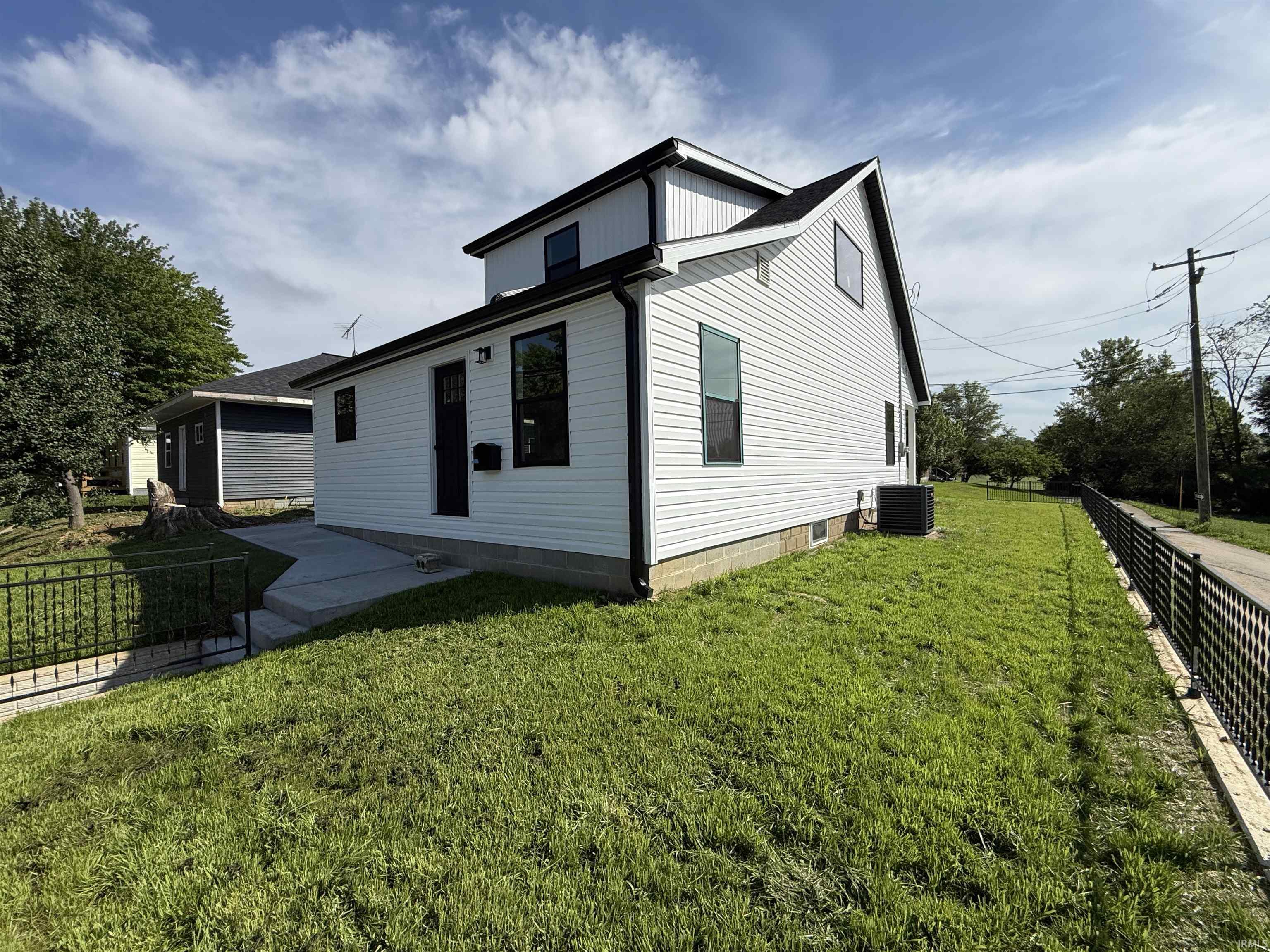 716 S 9th Street Petersburg IN 47567