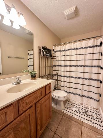 9329 Valley View Drive Evansville IN 47711