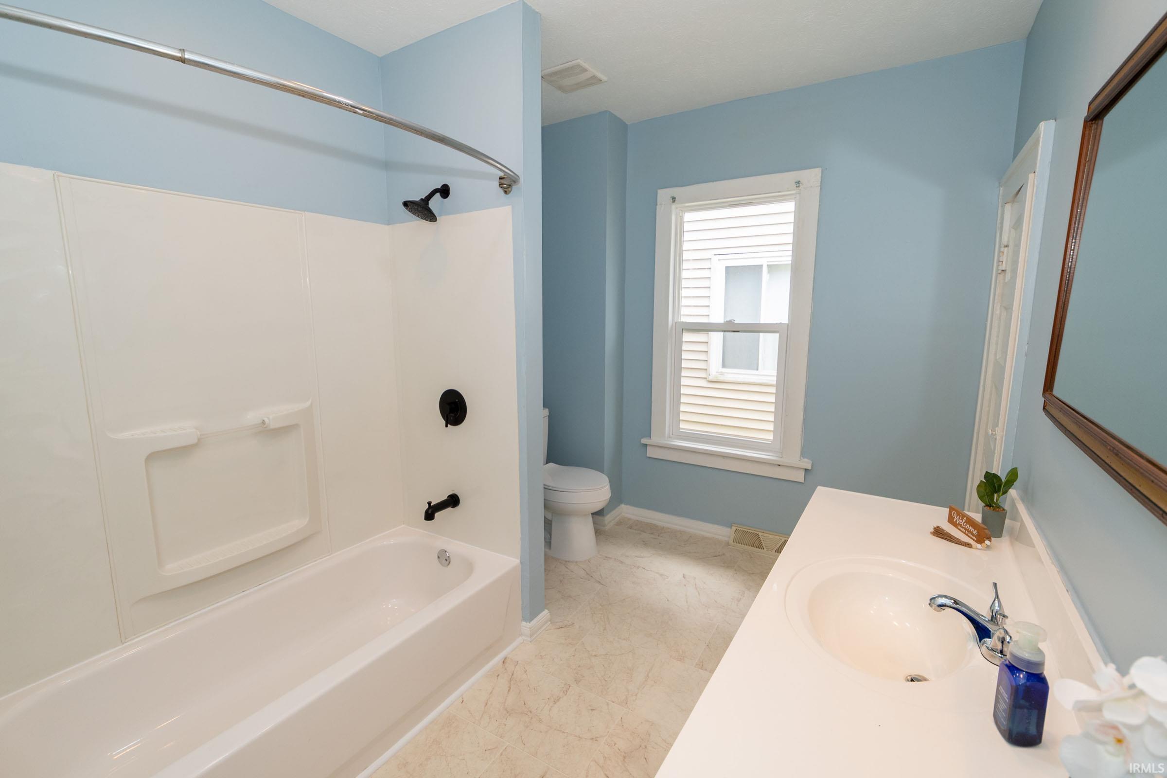 1723 E Calvert Street South Bend IN 46613