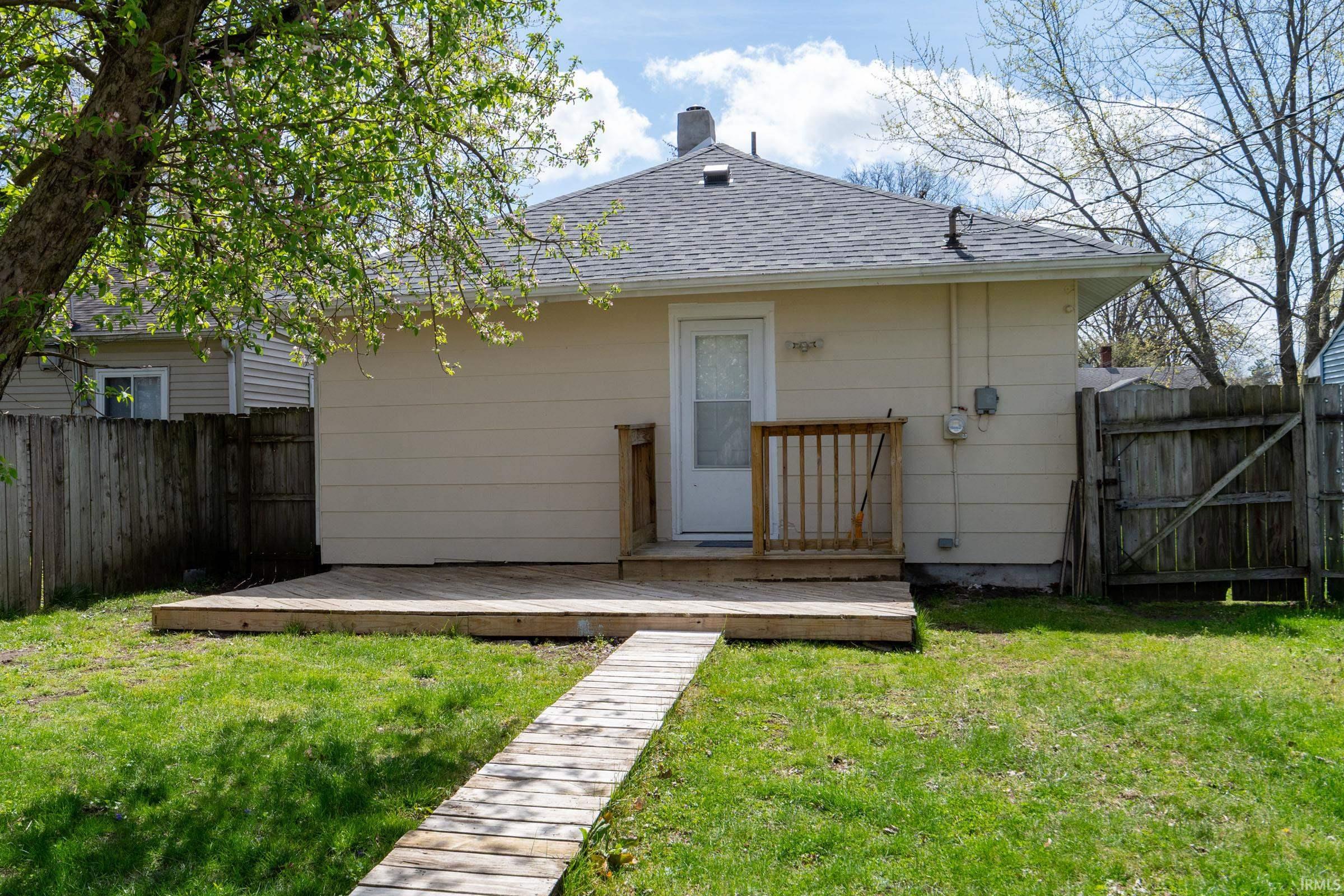 1723 E Calvert Street South Bend IN 46613