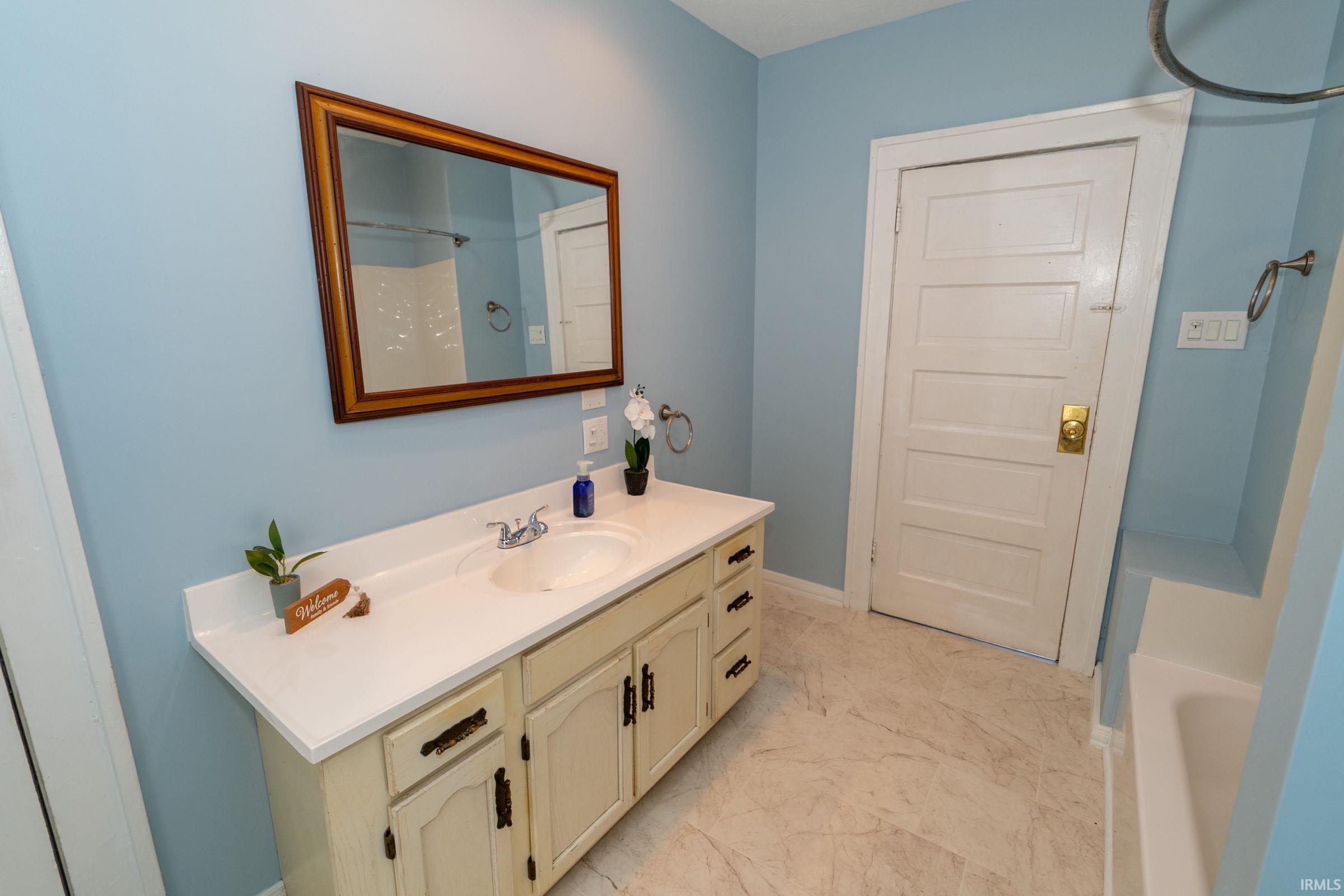 1723 E Calvert Street South Bend IN 46613