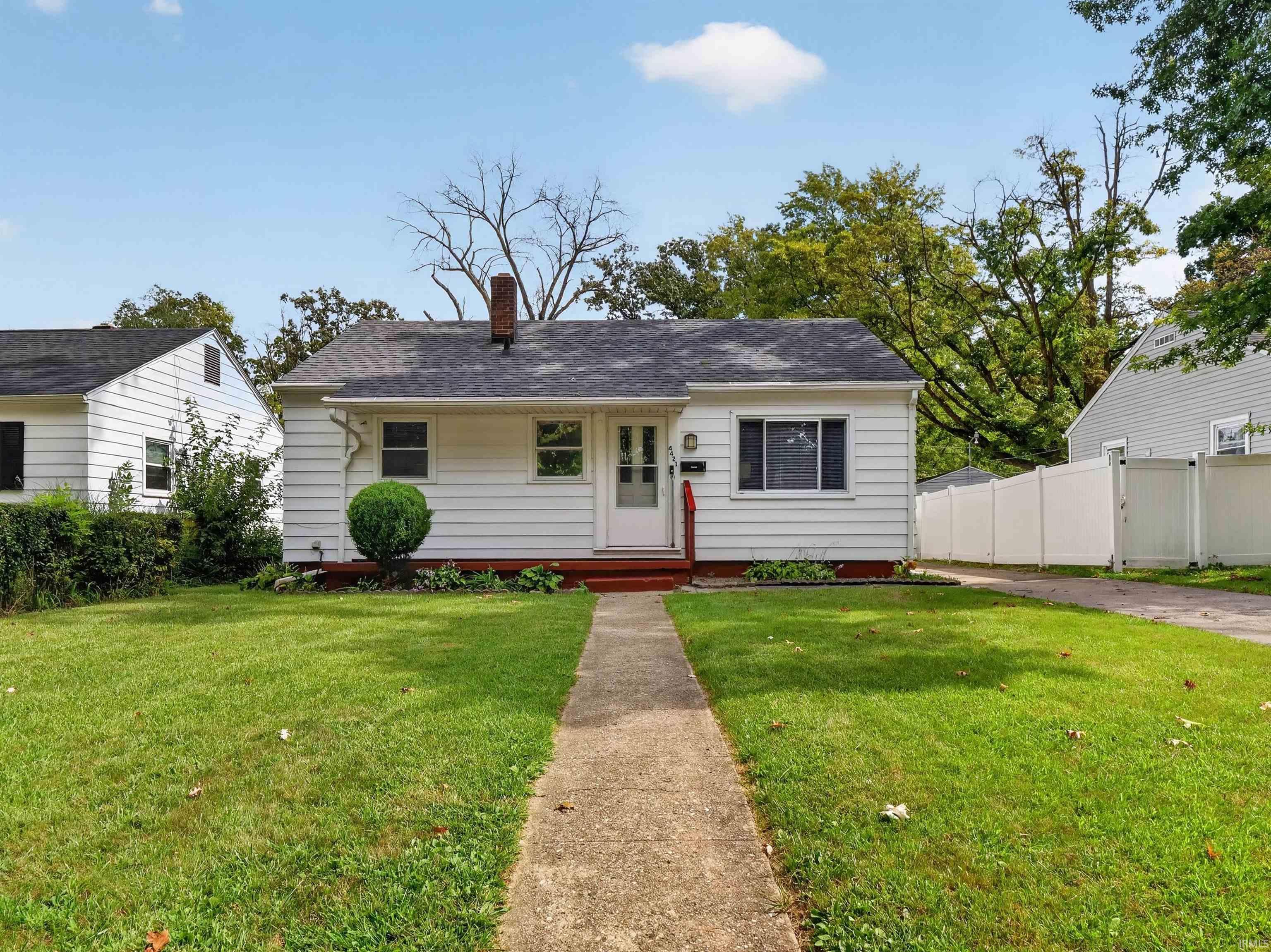 4421 Smith Street Fort Wayne IN 46806