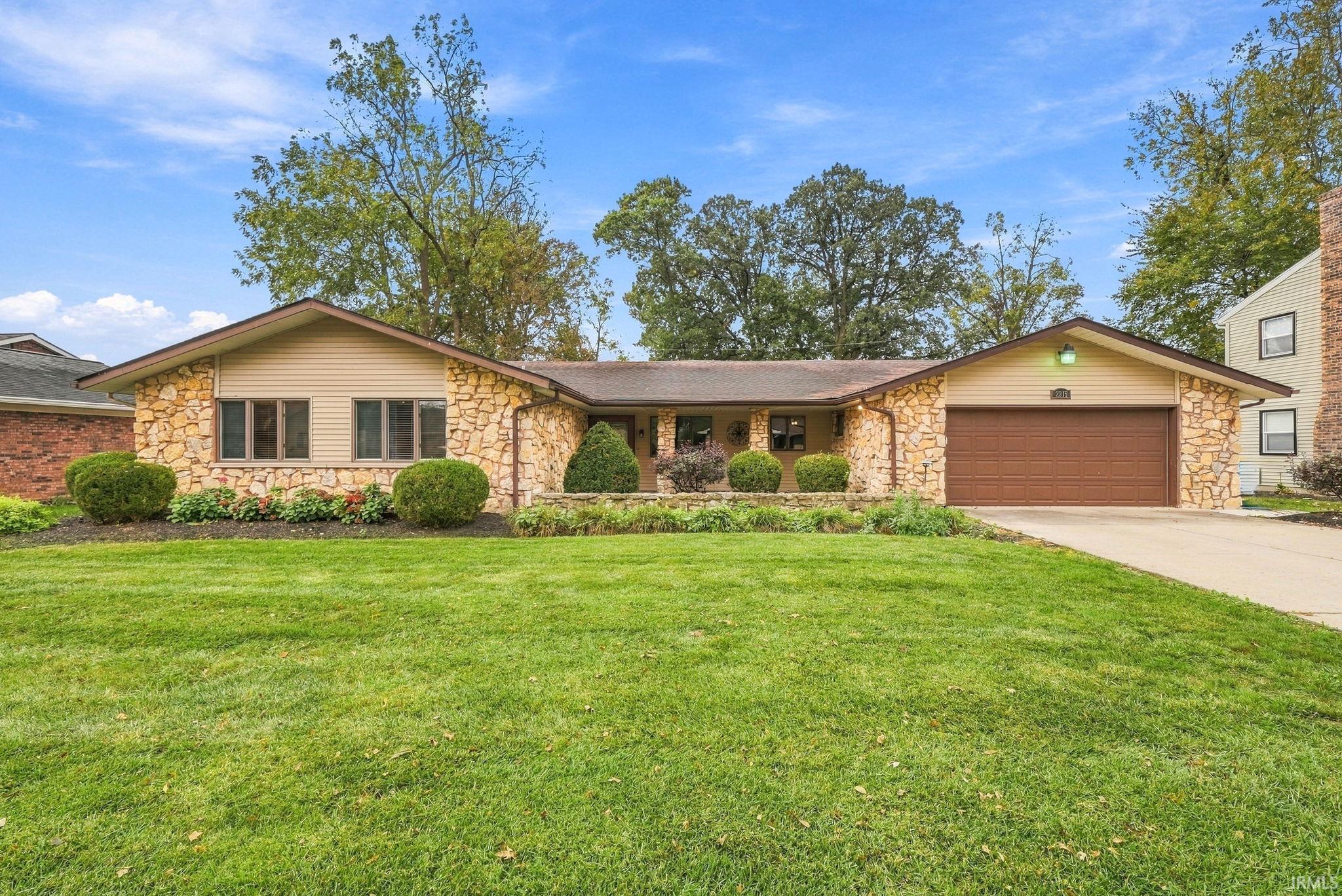 2215 W Woodmont Drive Muncie IN 47304