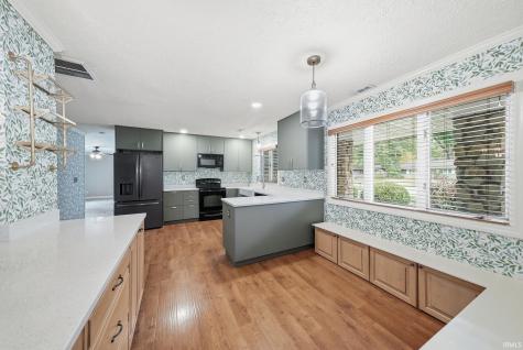 2215 W Woodmont Drive Muncie IN 47304