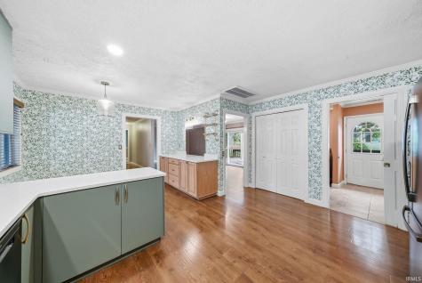 2215 W Woodmont Drive Muncie IN 47304