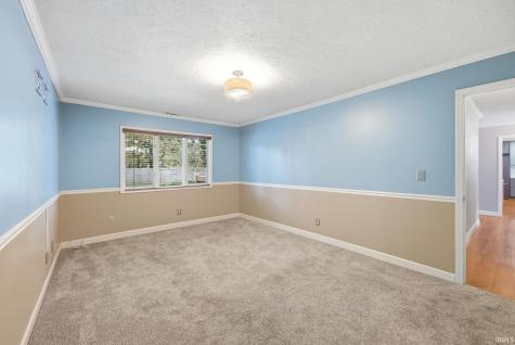 2215 W Woodmont Drive Muncie IN 47304