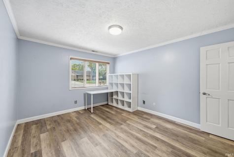 2215 W Woodmont Drive Muncie IN 47304
