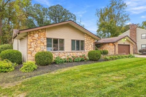 2215 W Woodmont Drive Muncie IN 47304