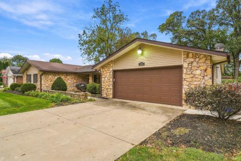 2215 W Woodmont Drive Muncie IN 47304