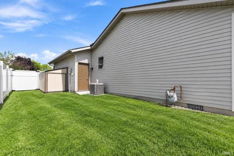2122 Sally Street Warsaw IN 46580