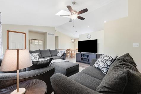 2122 Sally Street Warsaw IN 46580