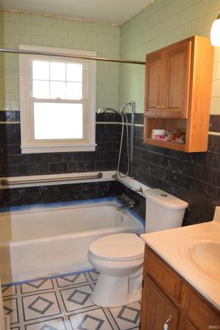 5718 Plainview Drive Evansville IN 47720