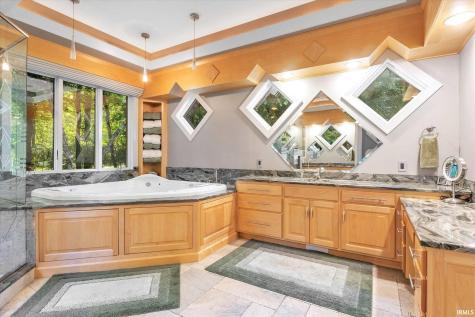 21533 Golden Maple Court South Bend IN 46628