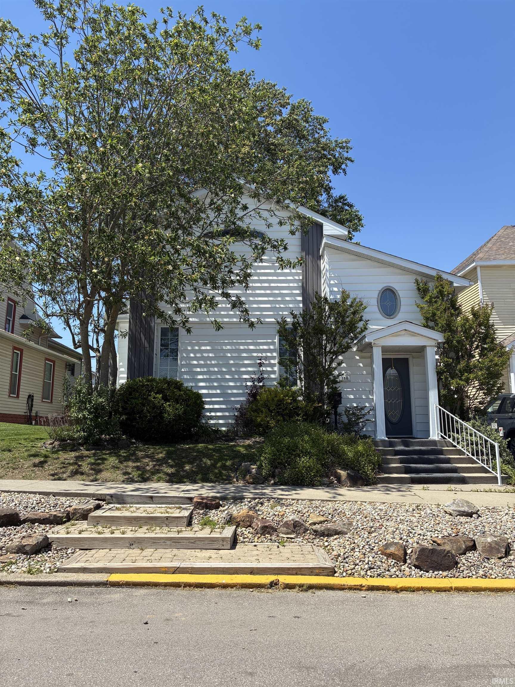 106 W 4th Street Bicknell IN 47512