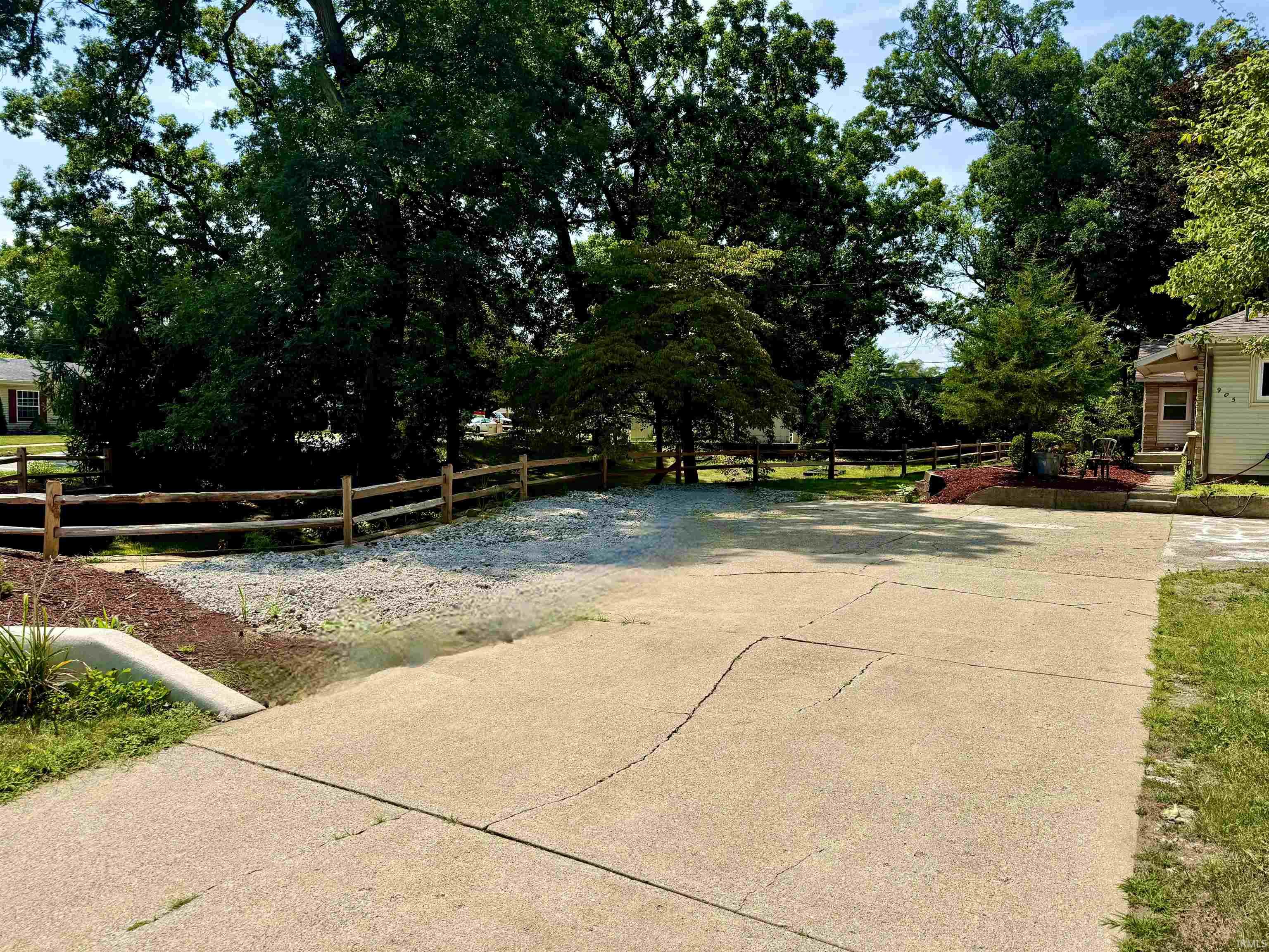 905 White Oak Drive South Bend IN 46617