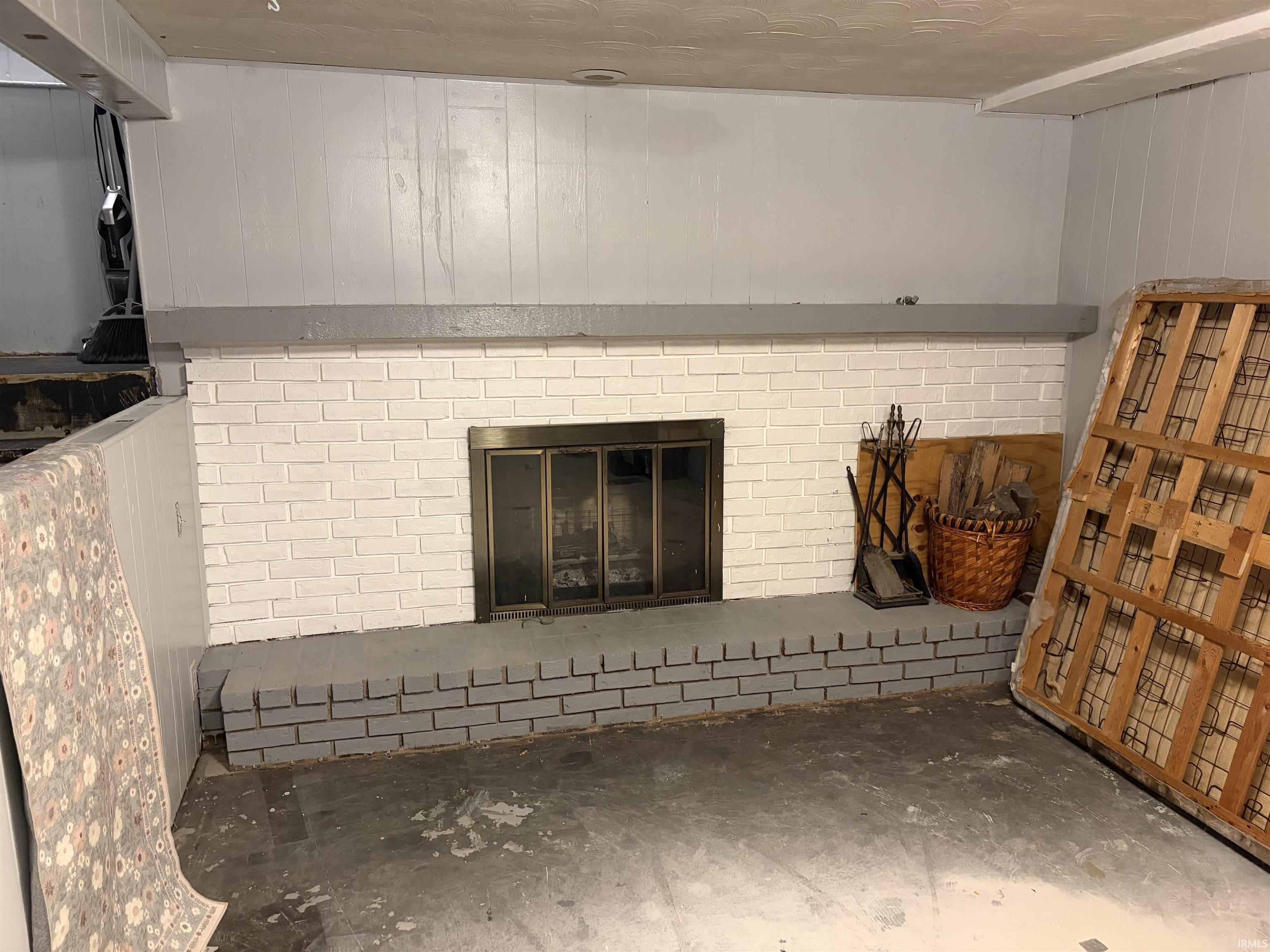 825 W Lowell Avenue Mishawaka IN 46545