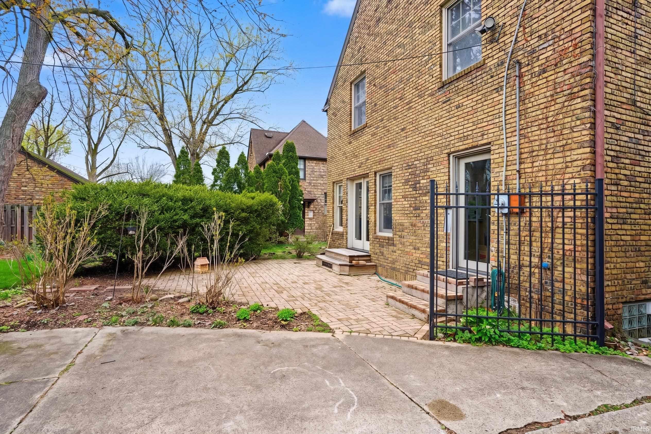 1716 E Wayne Street South Bend IN 46615