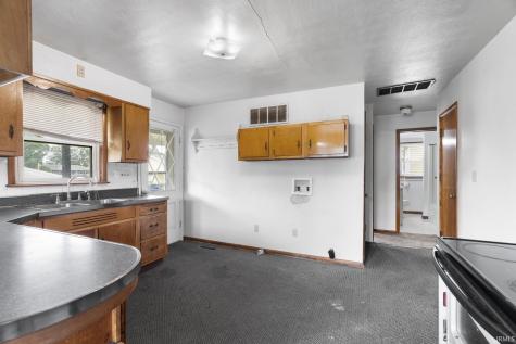 1759 E Clinton Street Frankfort IN 46041
