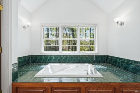 3239 N Ashford Court Warsaw IN 46582