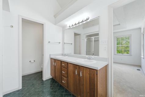 3239 N Ashford Court Warsaw IN 46582