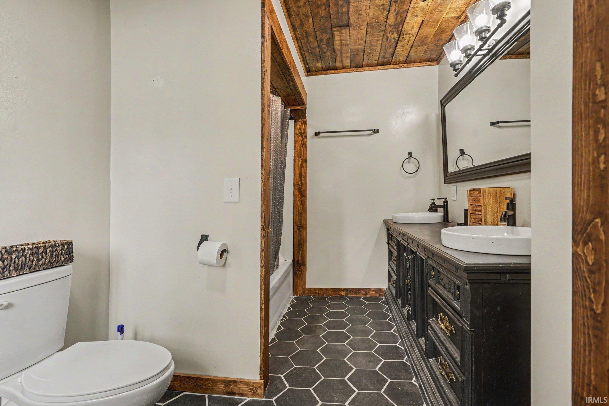 219 W Patterson Street Lakeville IN 46536