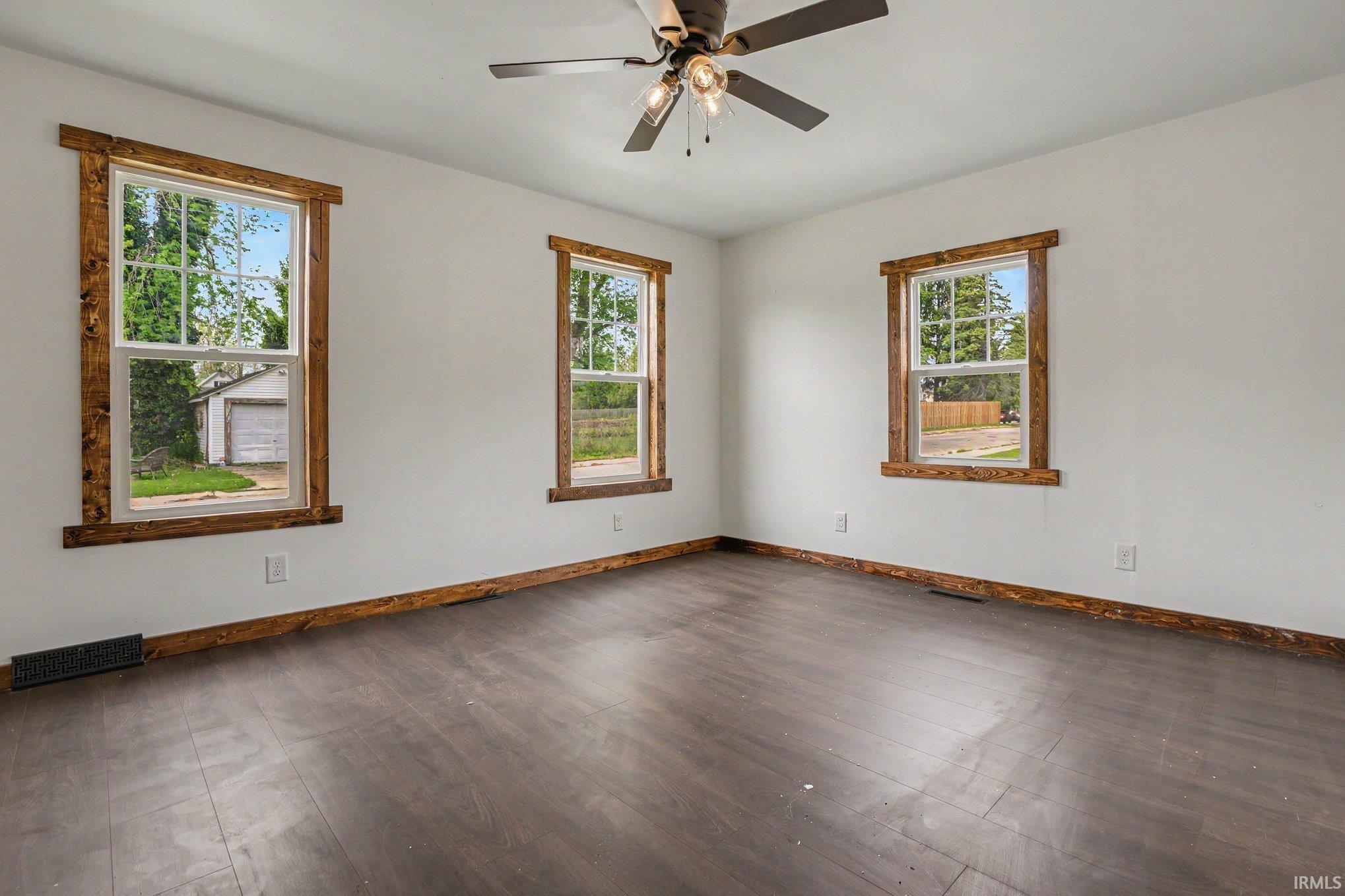 219 W Patterson Street Lakeville IN 46536