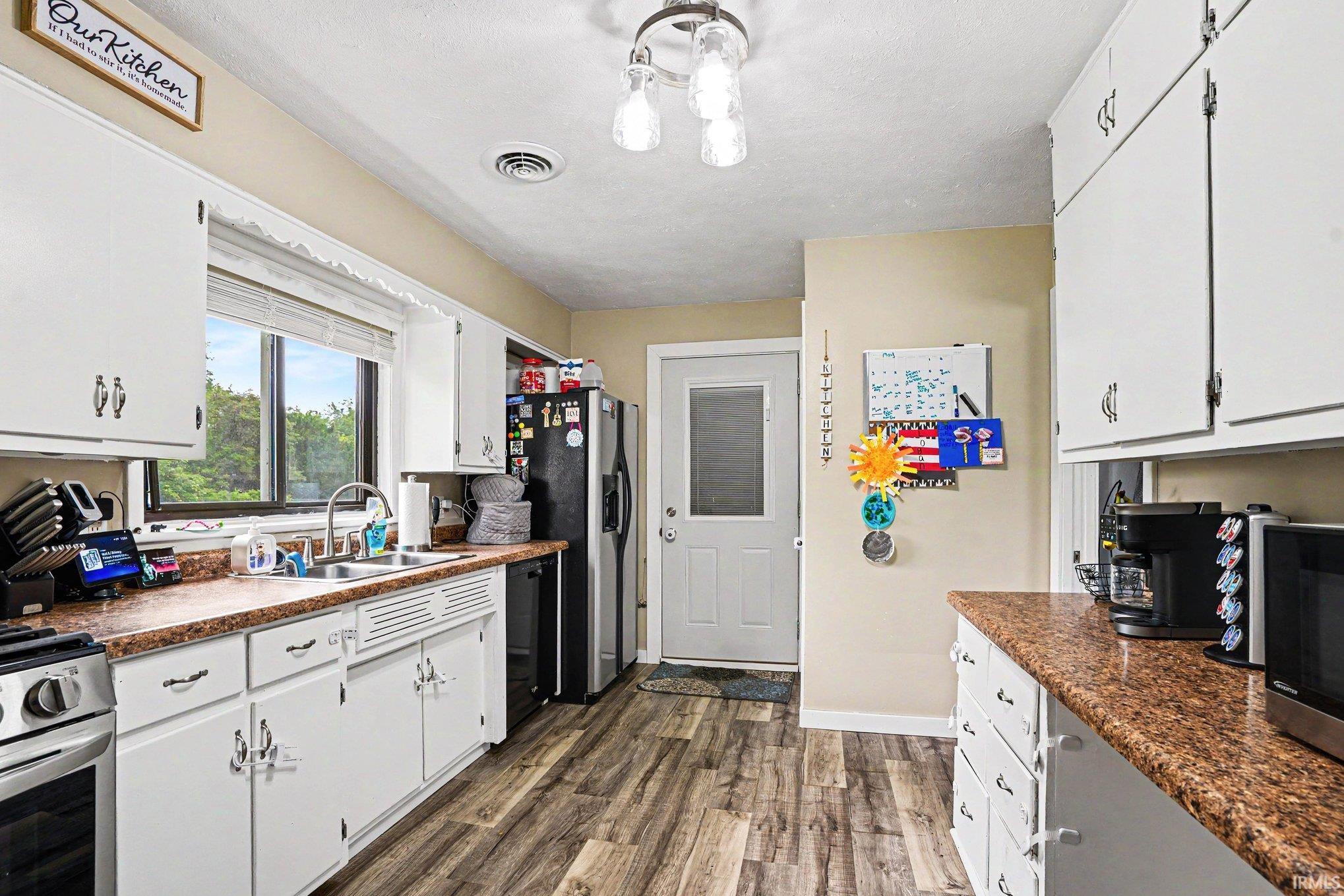 104 Los Angeles Avenue Elkhart IN 46516