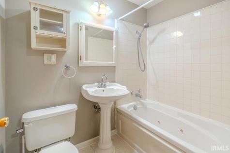 6103 Beaumont Drive Fort Wayne IN 46825