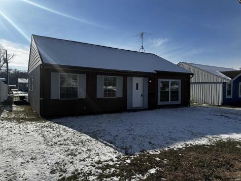 1023 W Cleveland Street Hartford City IN 47348