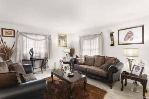 1904 Piedmont Way South Bend IN 46614
