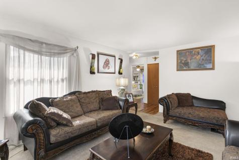 1904 Piedmont Way South Bend IN 46614